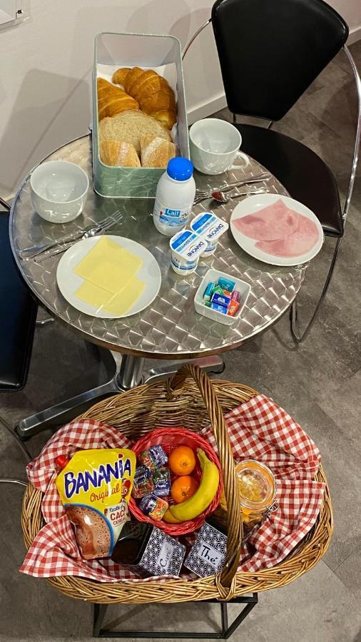 Aux Charmes Bed and Breakfast Isques Εξωτερικό φωτογραφία