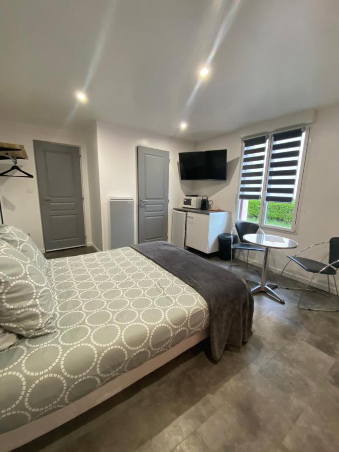 Aux Charmes Bed and Breakfast Isques Εξωτερικό φωτογραφία