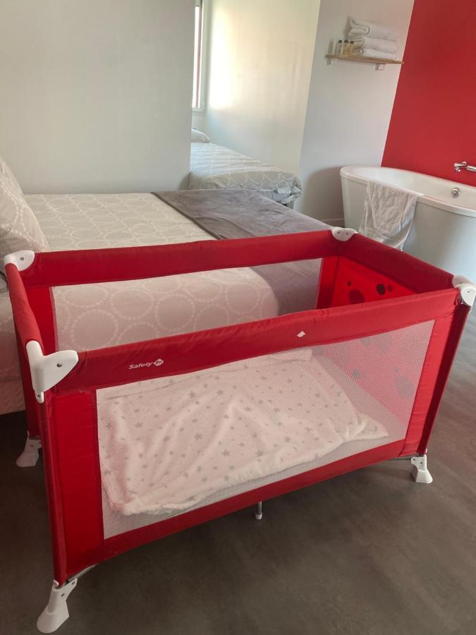 Aux Charmes Bed and Breakfast Isques Εξωτερικό φωτογραφία