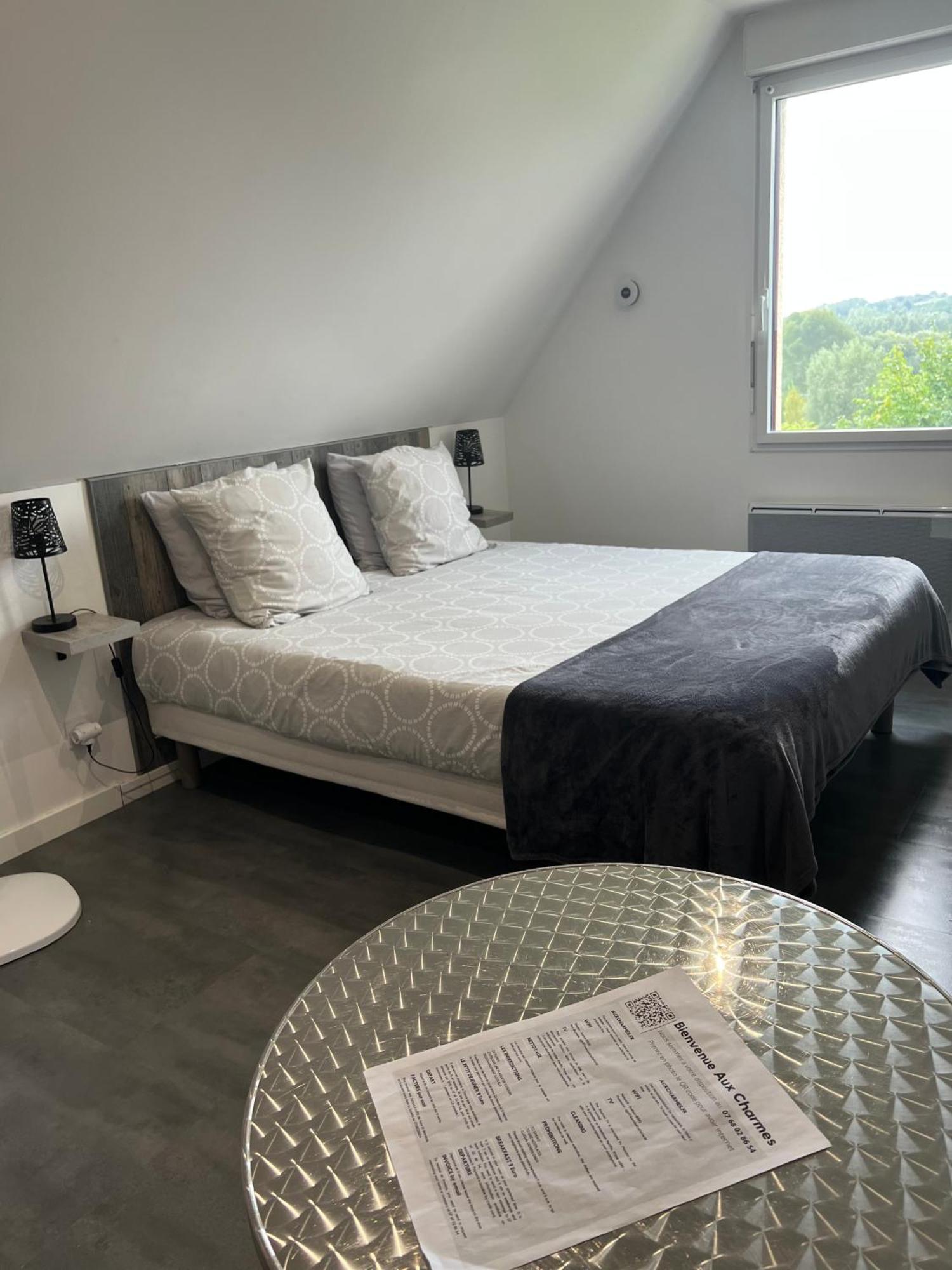 Aux Charmes Bed and Breakfast Isques Εξωτερικό φωτογραφία