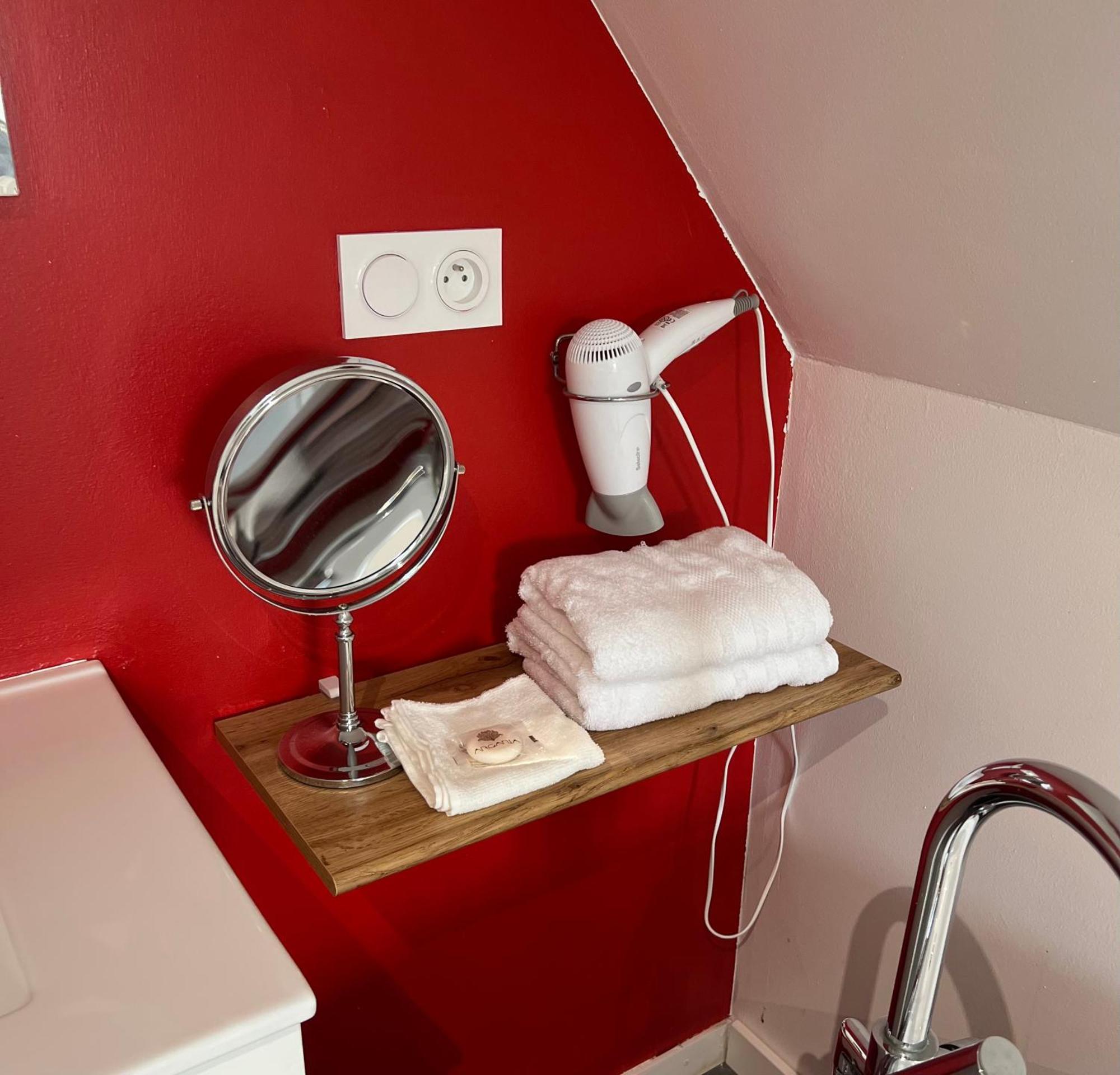 Aux Charmes Bed and Breakfast Isques Εξωτερικό φωτογραφία